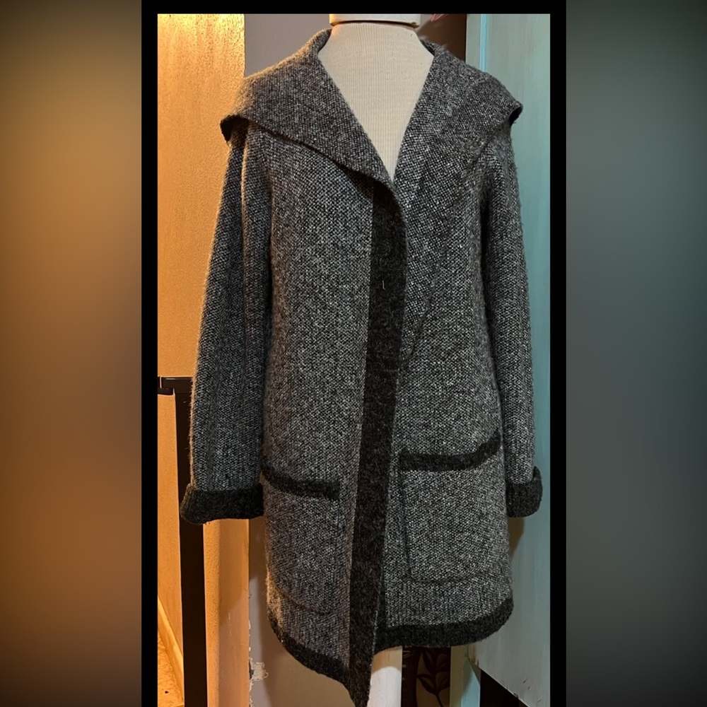 Cyrus Open Front Hooded Cardigan Sweater Size Medium M Gray Black Pockets Cozy